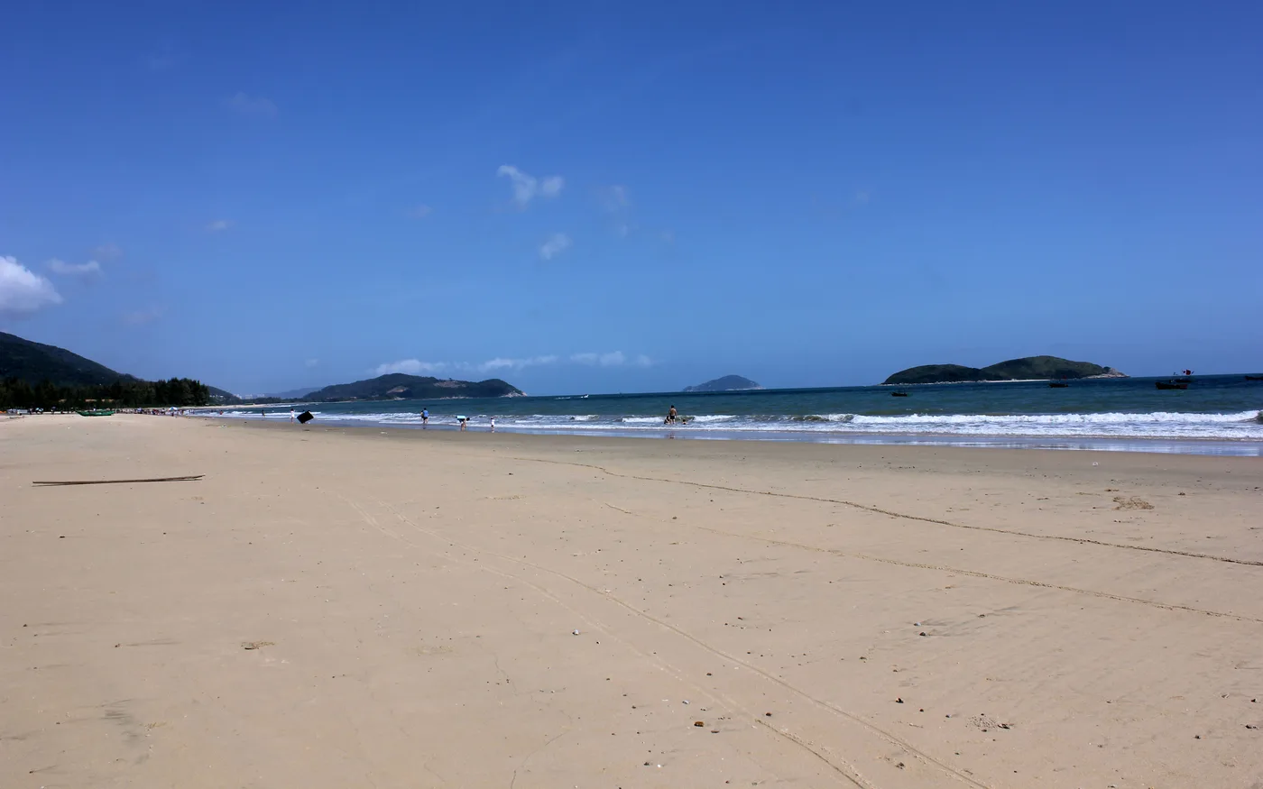 艾美酒店所在的石梅湾海滩
